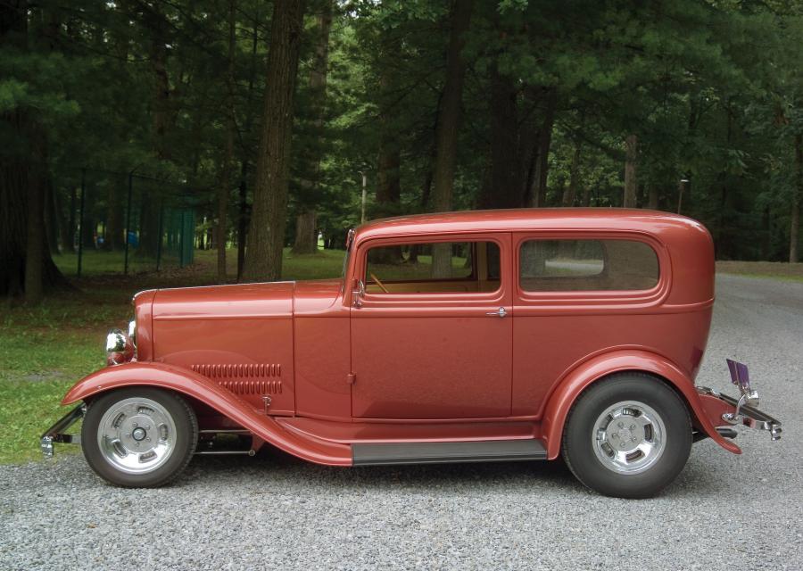  Ford Tudor Custom Sedan 1932 года  (фото 6 из 7)